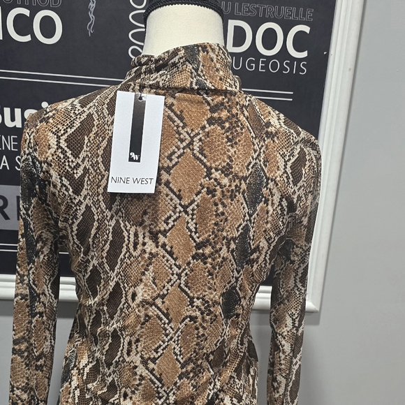 Nine west animal print top. Long sleeves - Picture 3 of 3